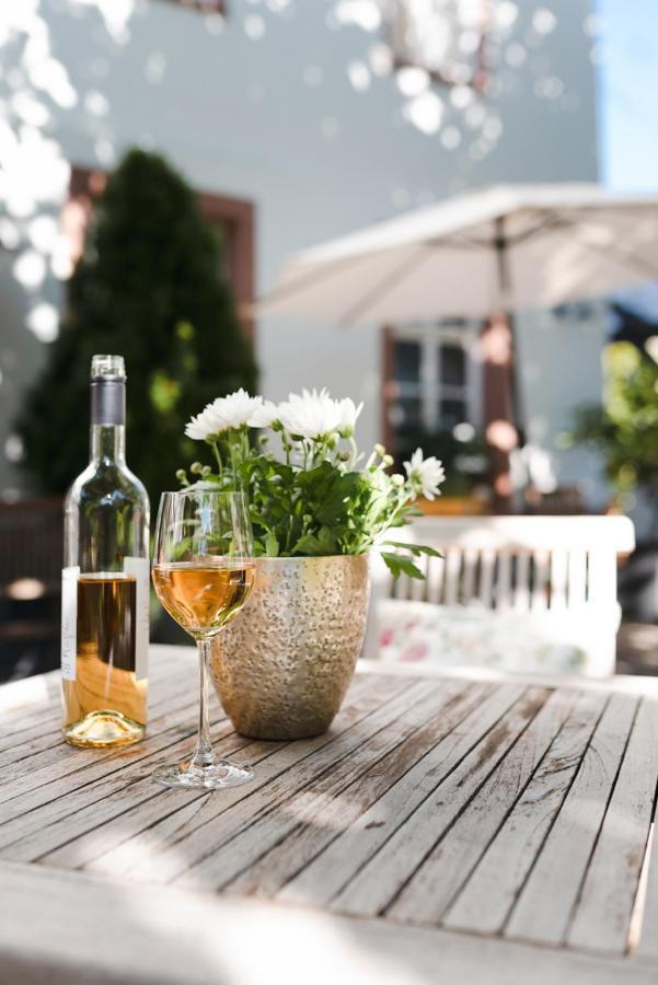 Krone Martinsthal Eltville am Rhein Luaran gambar